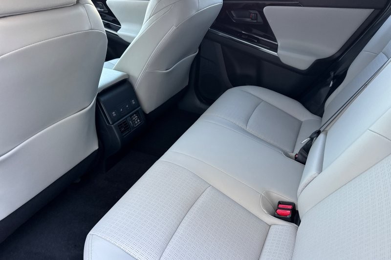 Toyota bZ4X Vehicle Full-screen Gallery Image 12