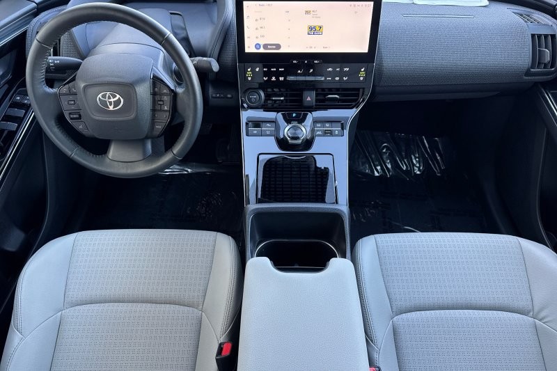 Toyota bZ4X Vehicle Full-screen Gallery Image 13