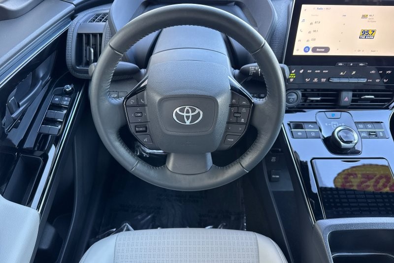 Toyota bZ4X Vehicle Full-screen Gallery Image 14