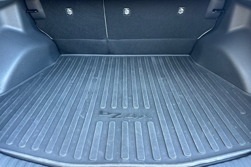 Toyota bZ4X Vehicle Full-screen Gallery Image 15