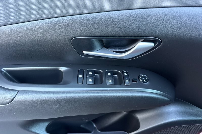 Hyundai Tucson Vehicle Full-screen Gallery Image 11
