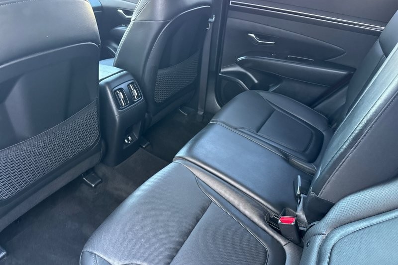 Hyundai Tucson Vehicle Full-screen Gallery Image 12