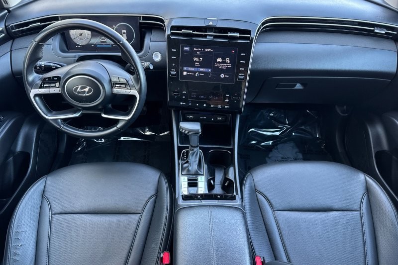 Hyundai Tucson Vehicle Full-screen Gallery Image 13