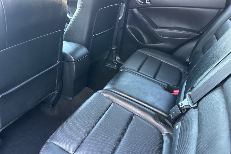 Mazda CX-5 Vehicle Full-screen Gallery Image 12