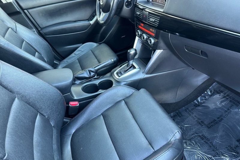 Mazda CX-5 Vehicle Full-screen Gallery Image 16