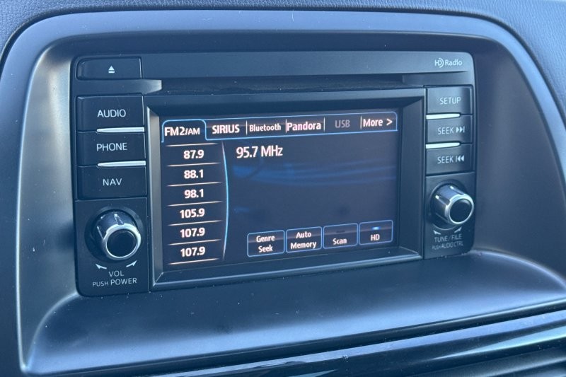 Mazda CX-5 Vehicle Full-screen Gallery Image 18