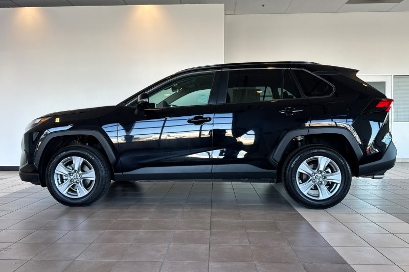 Toyota RAV4 Vehicle Full-screen Gallery Image 07