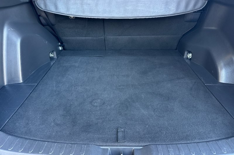 Toyota RAV4 Vehicle Full-screen Gallery Image 15