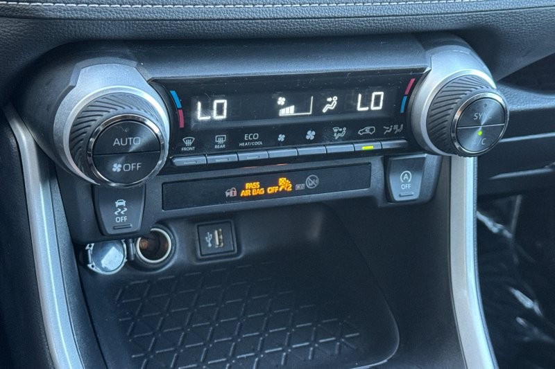 Toyota RAV4 Vehicle Full-screen Gallery Image 20