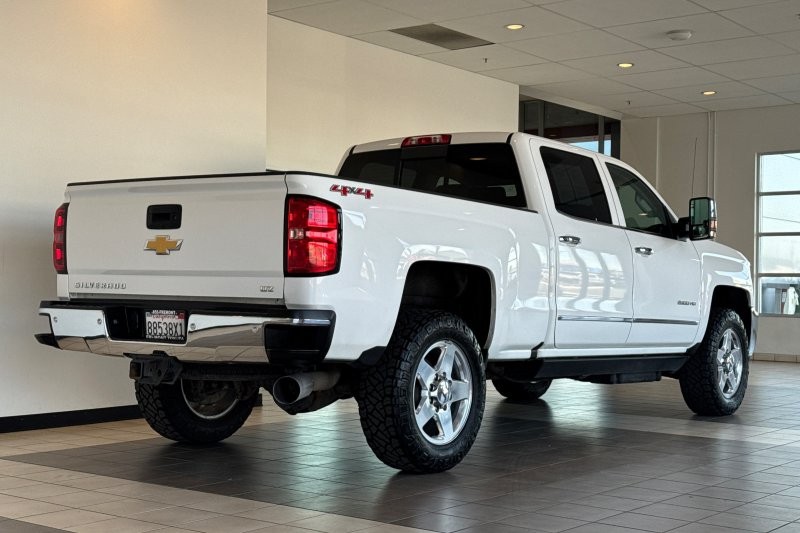 Chevrolet Silverado 2500HD Vehicle Full-screen Gallery Image 04