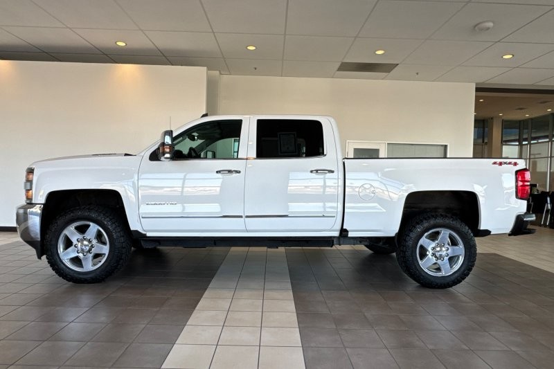 Chevrolet Silverado 2500HD Vehicle Full-screen Gallery Image 07