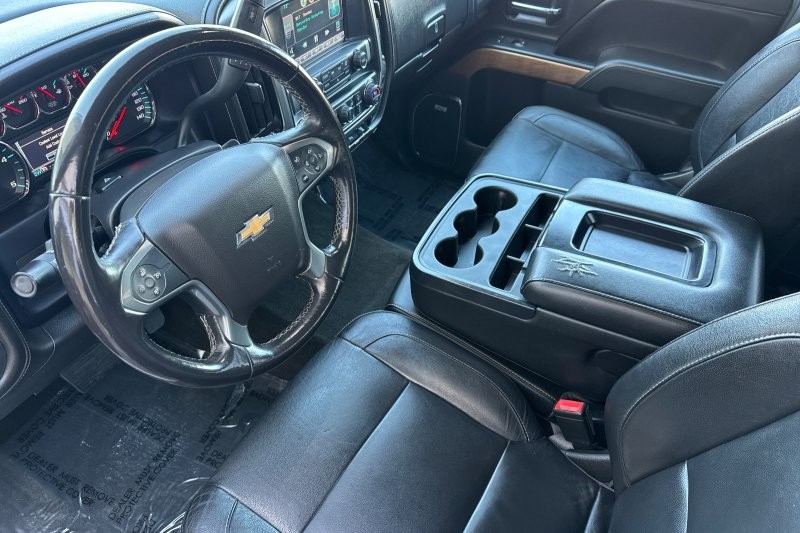 Chevrolet Silverado 2500HD Vehicle Full-screen Gallery Image 10