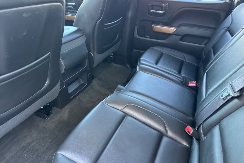 Chevrolet Silverado 2500HD Vehicle Full-screen Gallery Image 12