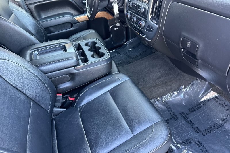 Chevrolet Silverado 2500HD Vehicle Full-screen Gallery Image 15