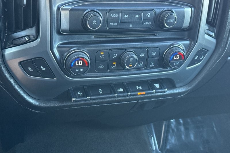 Chevrolet Silverado 2500HD Vehicle Full-screen Gallery Image 19