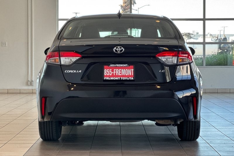 Toyota Corolla Vehicle Full-screen Gallery Image 05