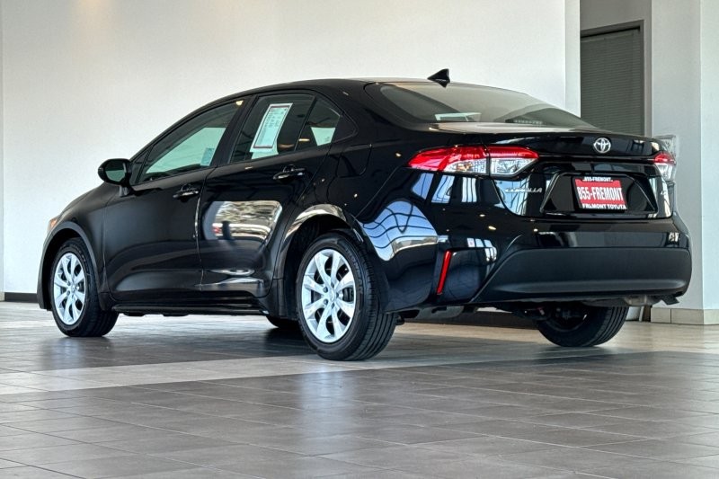 Toyota Corolla Vehicle Full-screen Gallery Image 06