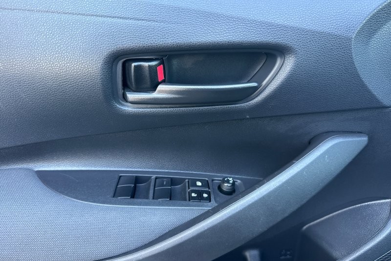 Toyota Corolla Vehicle Full-screen Gallery Image 11