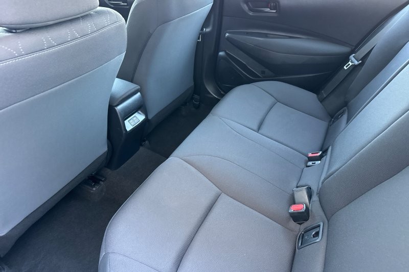 Toyota Corolla Vehicle Full-screen Gallery Image 12