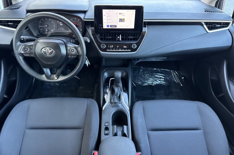 Toyota Corolla Vehicle Full-screen Gallery Image 13
