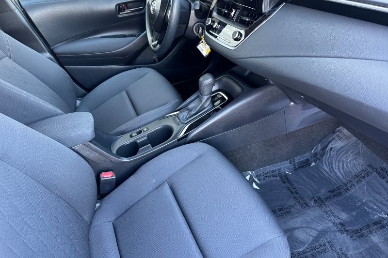 Toyota Corolla Vehicle Full-screen Gallery Image 15