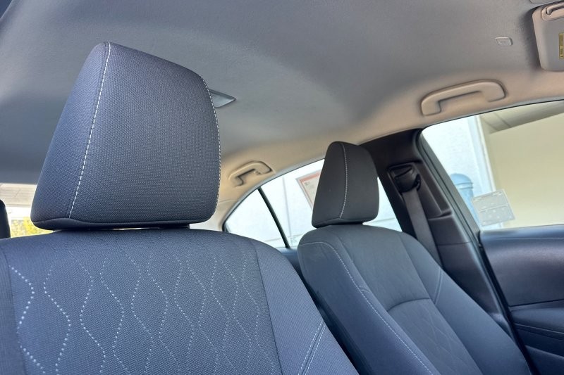 Toyota Corolla Vehicle Full-screen Gallery Image 16