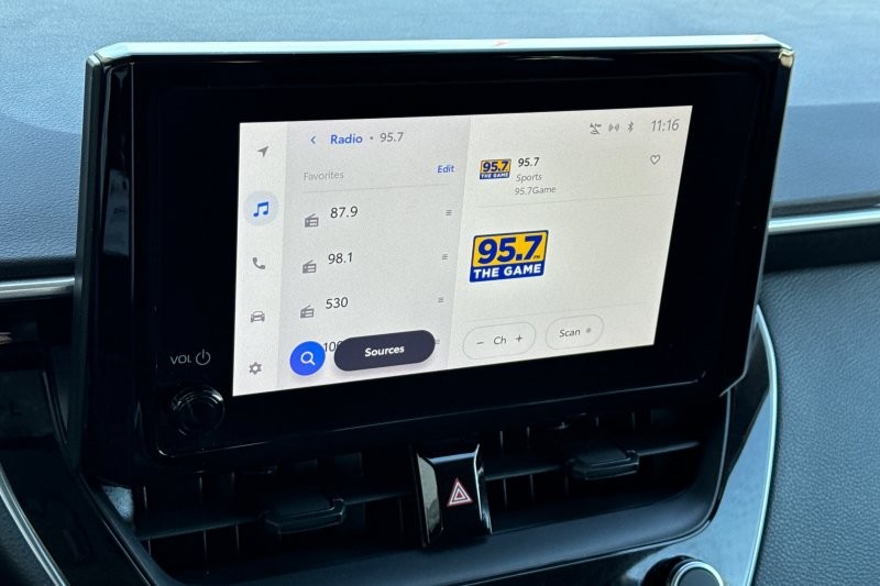 Toyota Corolla Vehicle Full-screen Gallery Image 17