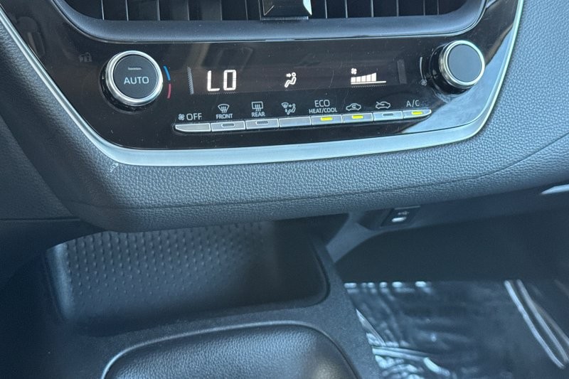 Toyota Corolla Vehicle Full-screen Gallery Image 19