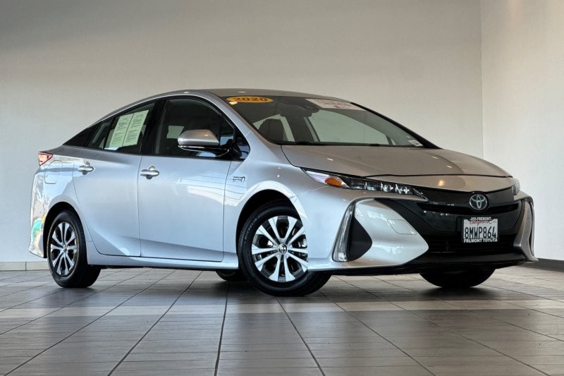 Toyota Prius Prime Vehicle Full-screen Gallery Image 02