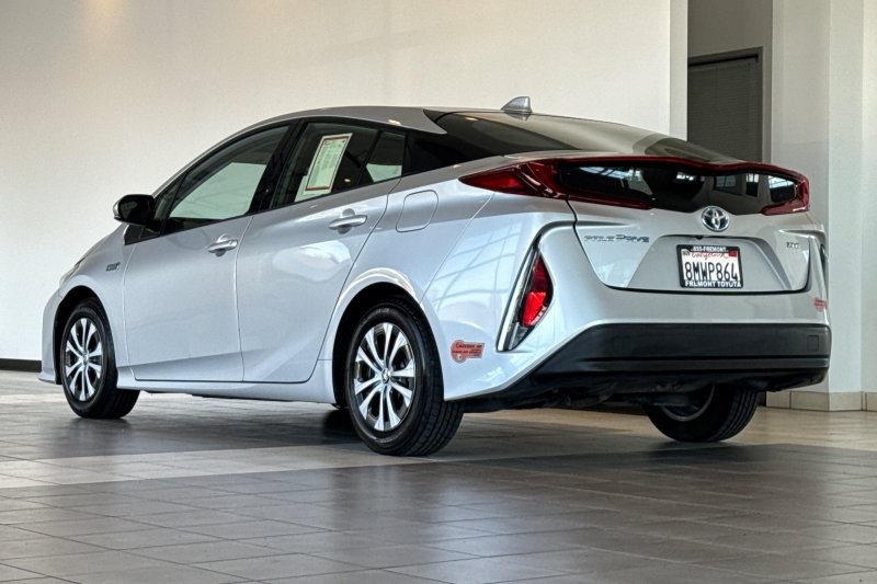 Toyota Prius Prime Vehicle Full-screen Gallery Image 06