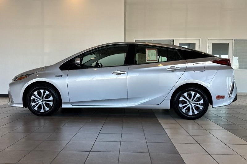 Toyota Prius Prime Vehicle Full-screen Gallery Image 07