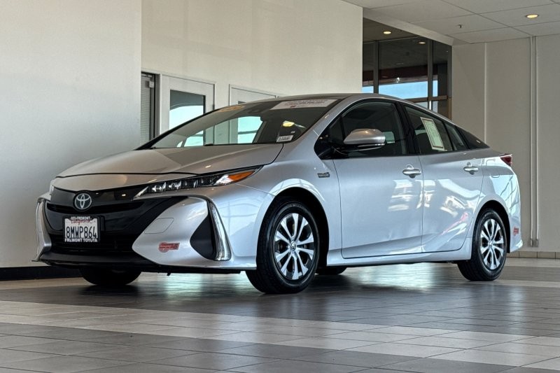 Toyota Prius Prime Vehicle Full-screen Gallery Image 08