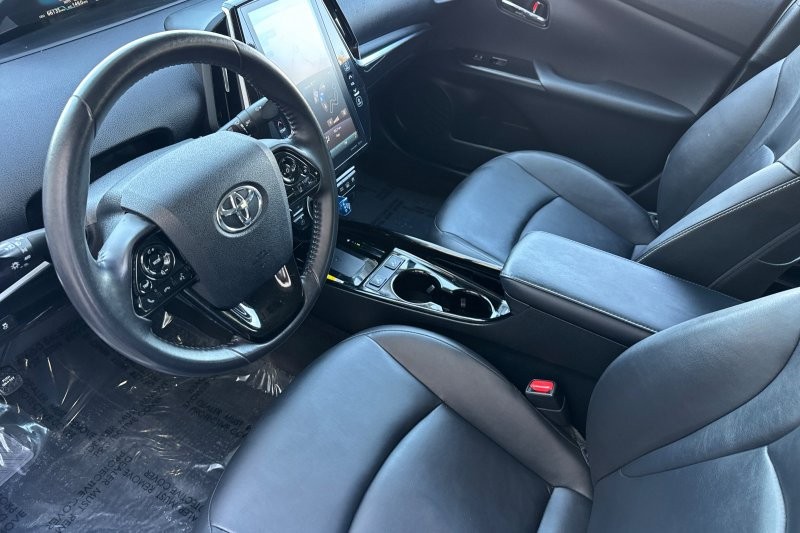 Toyota Prius Prime Vehicle Full-screen Gallery Image 10