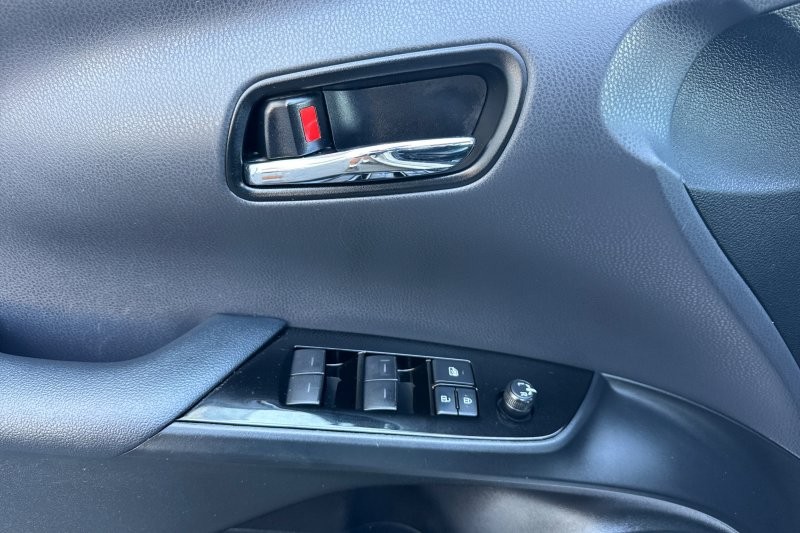 Toyota Prius Prime Vehicle Full-screen Gallery Image 11