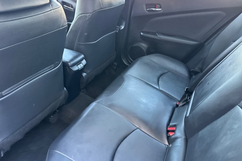 Toyota Prius Prime Vehicle Full-screen Gallery Image 12