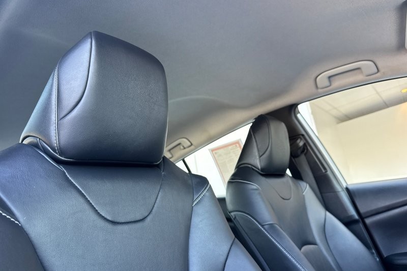 Toyota Prius Prime Vehicle Full-screen Gallery Image 17