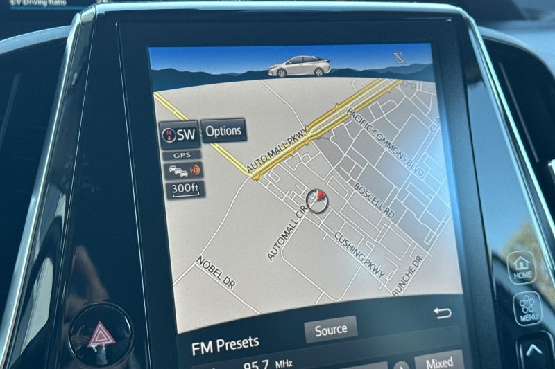 Toyota Prius Prime Vehicle Full-screen Gallery Image 19