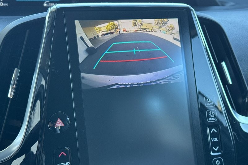Toyota Prius Prime Vehicle Full-screen Gallery Image 20