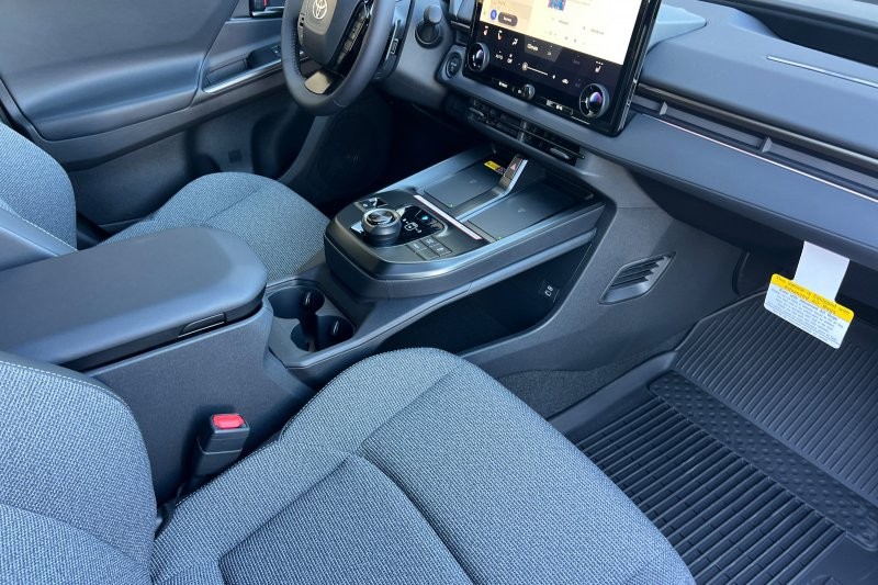 Toyota bZ Vehicle Full-screen Gallery Image 18
