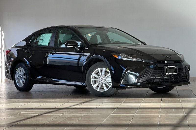 Toyota Camry Vehicle Full-screen Gallery Image 02