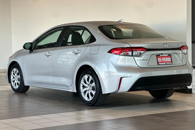 Toyota Corolla Vehicle Full-screen Gallery Image 06