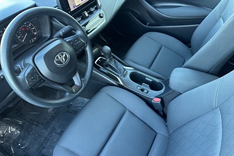 Toyota Corolla Vehicle Full-screen Gallery Image 10
