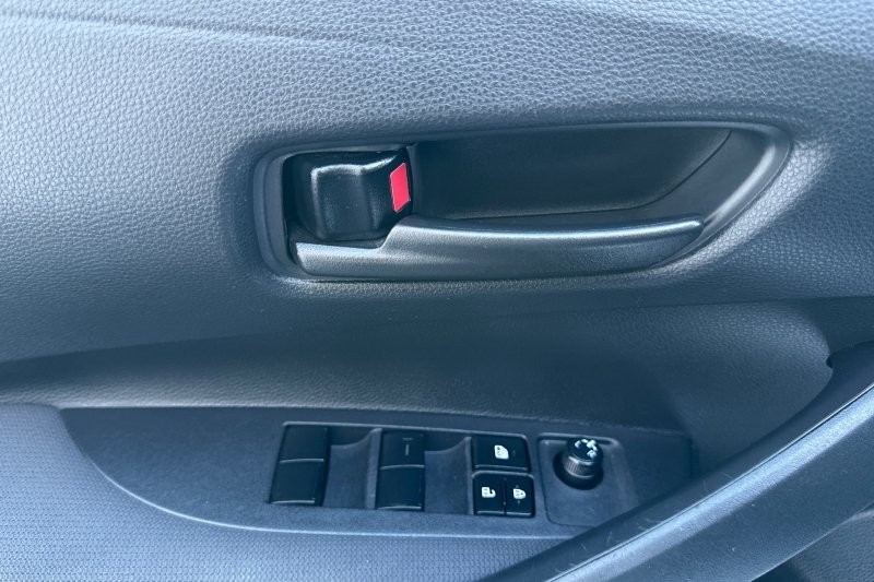 Toyota Corolla Vehicle Full-screen Gallery Image 11