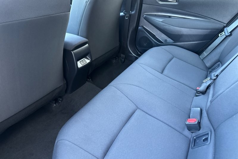 Toyota Corolla Vehicle Full-screen Gallery Image 12