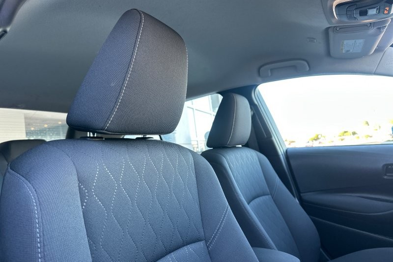 Toyota Corolla Vehicle Full-screen Gallery Image 16