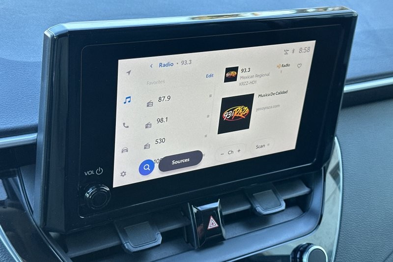 Toyota Corolla Vehicle Full-screen Gallery Image 17