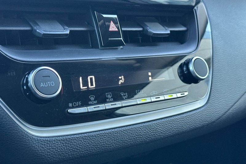 Toyota Corolla Vehicle Full-screen Gallery Image 19