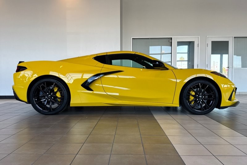 Chevrolet Corvette Vehicle Full-screen Gallery Image 03