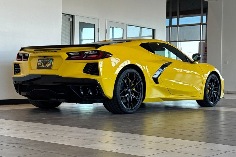 Chevrolet Corvette Vehicle Full-screen Gallery Image 04