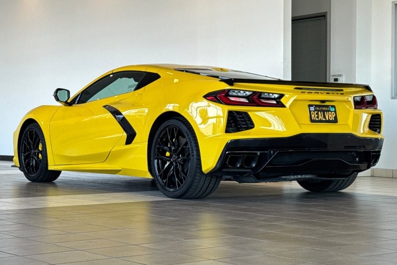 Chevrolet Corvette Vehicle Full-screen Gallery Image 06